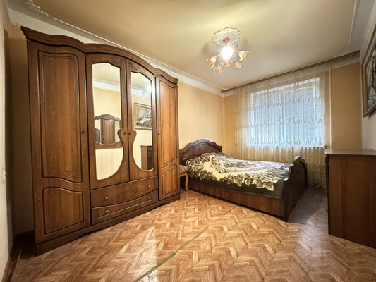 Продам трехкомнатную (3-комн.) квартиру, Профсоюзная ул, 224кА, Вольный Аул кп
