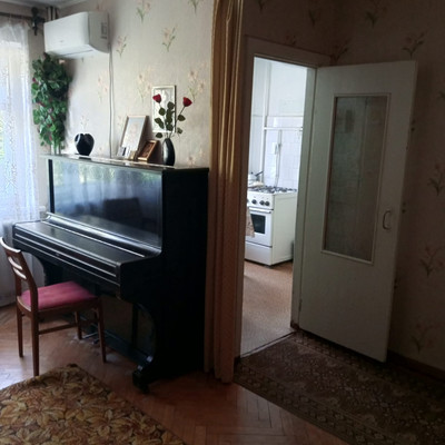 Продам трехкомнатную (3-комн.) квартиру, Пролетарская ул, 340, Майкоп г