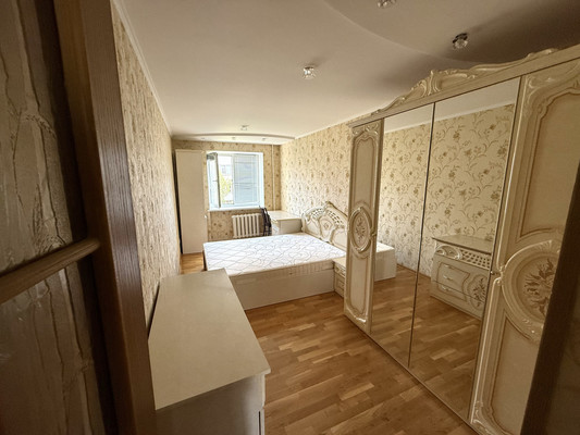 Продам двухкомнатную (2-комн.) квартиру, Гагарина ул, 28, Симферополь г