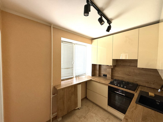 Продам двухкомнатную (2-комн.) квартиру, Гагарина ул, 28, Симферополь г