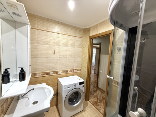Продам двухкомнатную (2-комн.) квартиру, Гагарина ул, 28, Симферополь г