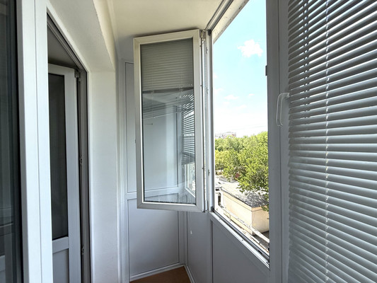 Продам двухкомнатную (2-комн.) квартиру, Гагарина ул, 28, Симферополь г