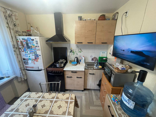Продам трехкомнатную (3-комн.) квартиру, Залесская ул, 81, Симферополь г