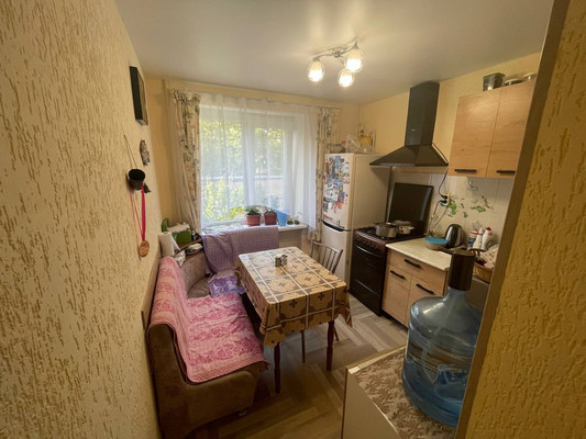 Продам трехкомнатную (3-комн.) квартиру, Залесская ул, 81, Симферополь г