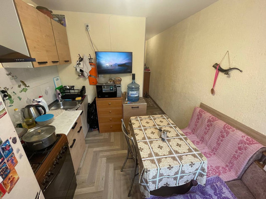 Продам трехкомнатную (3-комн.) квартиру, Залесская ул, 81, Симферополь г