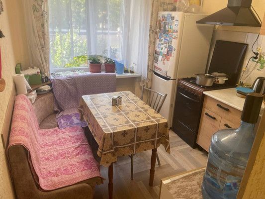 Продам трехкомнатную (3-комн.) квартиру, Залесская ул, 81, Симферополь г