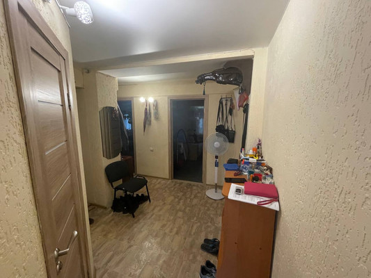 Продам трехкомнатную (3-комн.) квартиру, Залесская ул, 81, Симферополь г