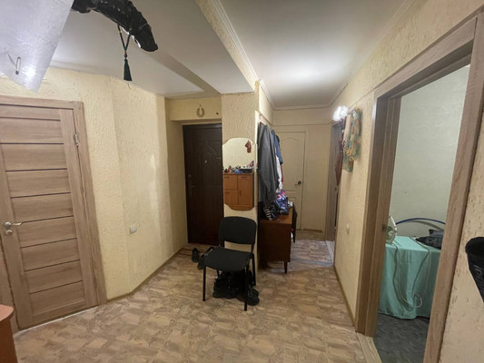 Продам трехкомнатную (3-комн.) квартиру, Залесская ул, 81, Симферополь г