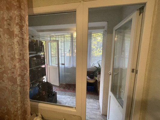Продам трехкомнатную (3-комн.) квартиру, Залесская ул, 81, Симферополь г