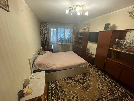 Продам трехкомнатную (3-комн.) квартиру, Залесская ул, 81, Симферополь г