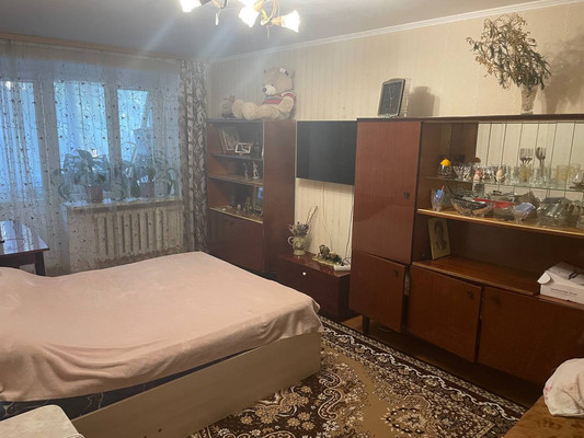 Продам трехкомнатную (3-комн.) квартиру, Залесская ул, 81, Симферополь г