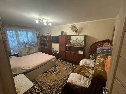 Продам трехкомнатную (3-комн.) квартиру, Залесская ул, 81, Симферополь г