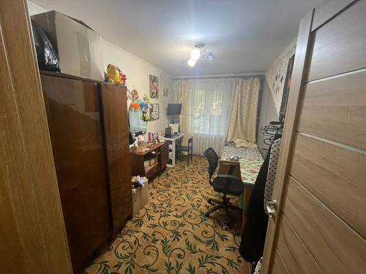 Продам трехкомнатную (3-комн.) квартиру, Залесская ул, 81, Симферополь г