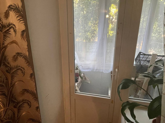 Продам трехкомнатную (3-комн.) квартиру, Залесская ул, 81, Симферополь г