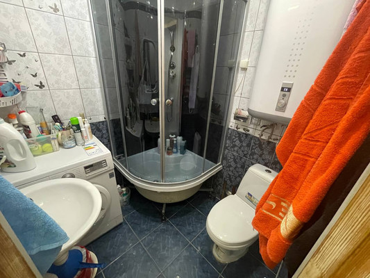 Продам трехкомнатную (3-комн.) квартиру, Залесская ул, 81, Симферополь г