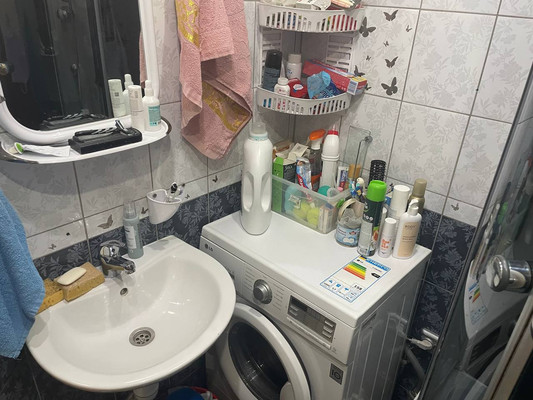 Продам трехкомнатную (3-комн.) квартиру, Залесская ул, 81, Симферополь г