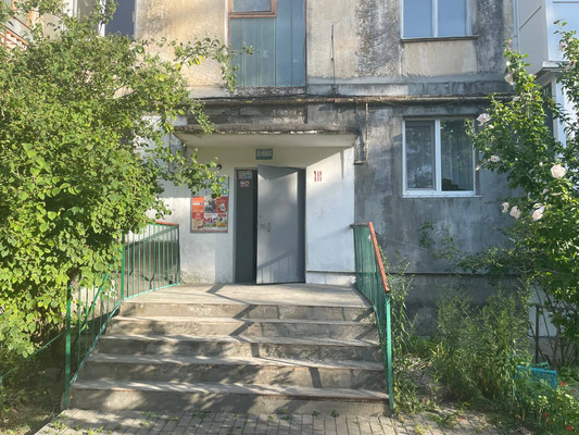 Продам трехкомнатную (3-комн.) квартиру, Залесская ул, 81, Симферополь г