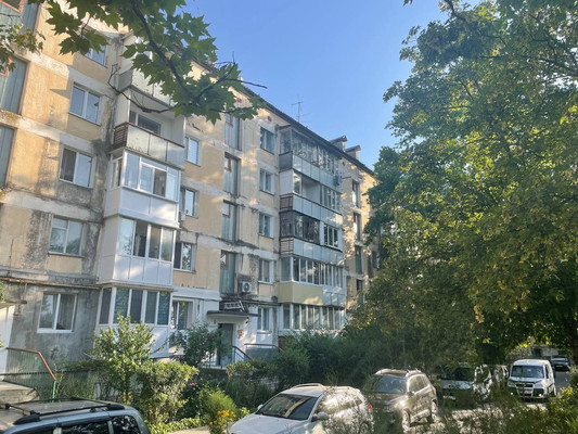 Продам трехкомнатную (3-комн.) квартиру, Залесская ул, 81, Симферополь г