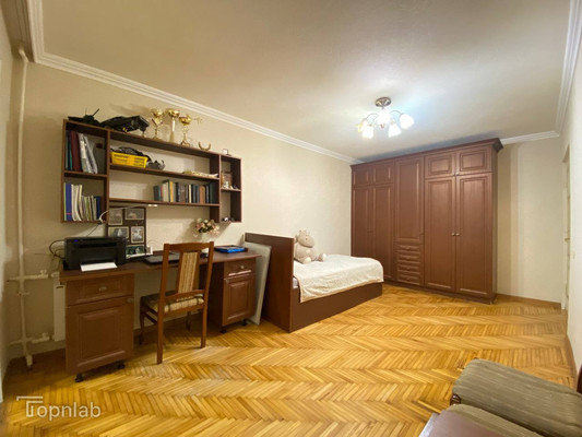 Продам трехкомнатную (3-комн.) квартиру, Ватутина ул, 20, Нальчик г