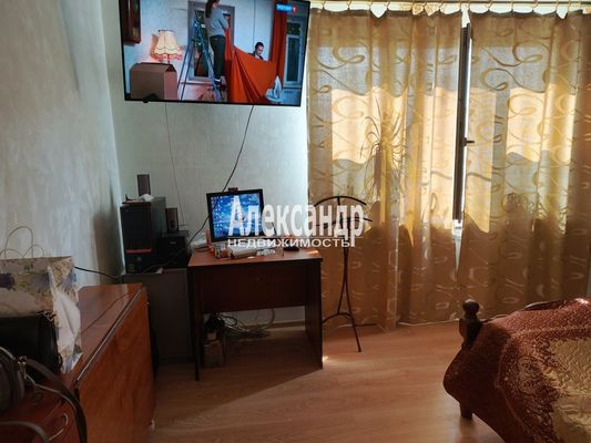 Продам двухкомнатную (2-комн.) квартиру, Пролетарская ул, 15, Волхов г