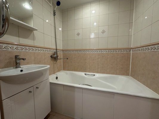 Продам двухкомнатную (2-комн.) квартиру, ДЗФС мкр, 18, Дмитров г