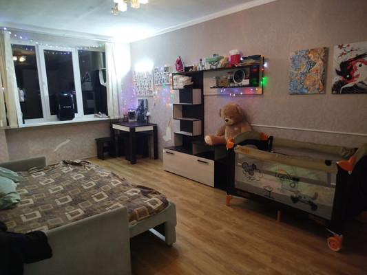 Продам двухкомнатную (2-комн.) квартиру, Острякова ул, 19, Гвардейское пгт