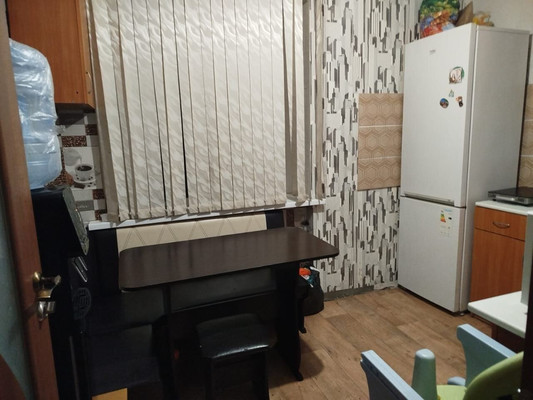 Продам двухкомнатную (2-комн.) квартиру, Острякова ул, 19, Гвардейское пгт