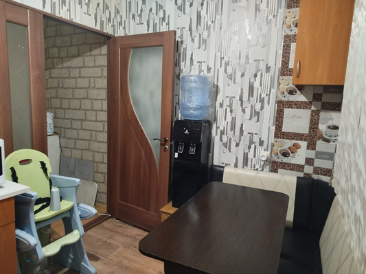 Продам двухкомнатную (2-комн.) квартиру, Острякова ул, 19, Гвардейское пгт