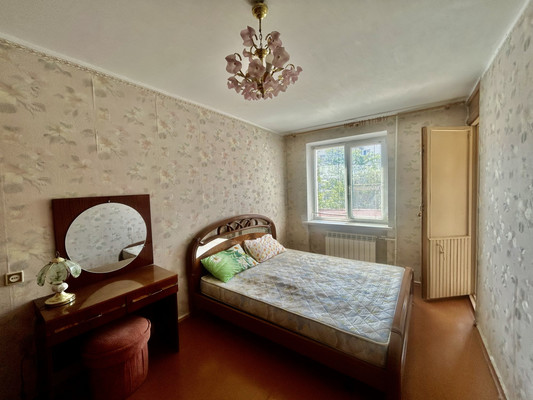 Продам трехкомнатную (3-комн.) квартиру, Залесская ул, 85, Симферополь г