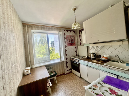 Продам трехкомнатную (3-комн.) квартиру, Залесская ул, 85, Симферополь г