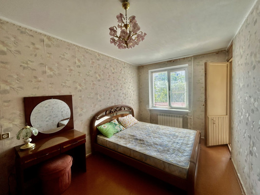 Продам трехкомнатную (3-комн.) квартиру, Залесская ул, 85, Симферополь г