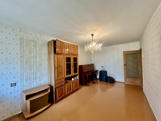 Продам трехкомнатную (3-комн.) квартиру, Залесская ул, 85, Симферополь г