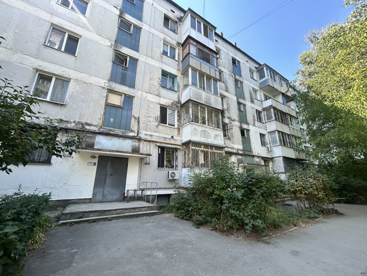 Продам трехкомнатную (3-комн.) квартиру, Залесская ул, 85, Симферополь г