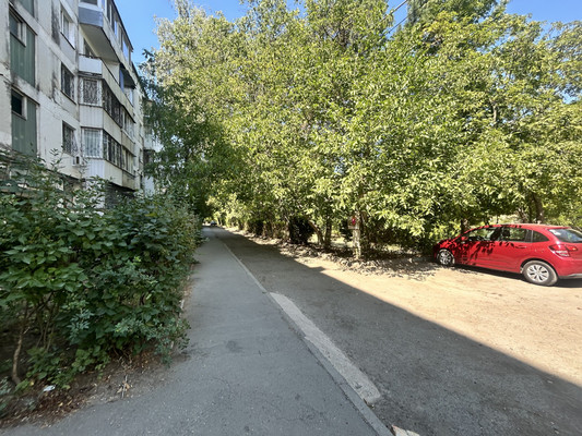 Продам трехкомнатную (3-комн.) квартиру, Залесская ул, 85, Симферополь г