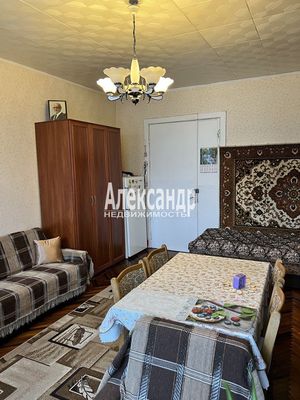 Продам долю в 4-комн. квартире, Воронежская ул, 122, Санкт-Петербург г