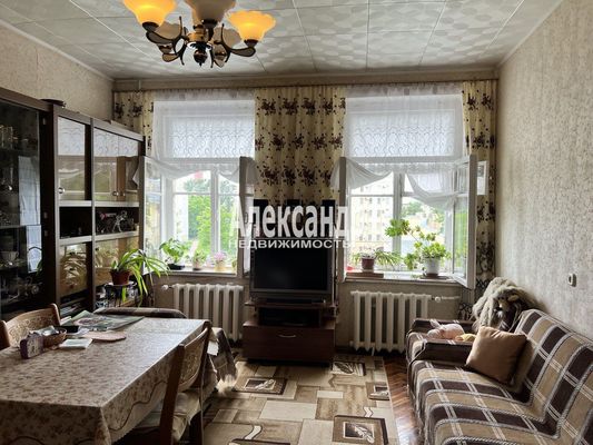 Продам долю в 4-комн. квартире, Воронежская ул, 122, Санкт-Петербург г
