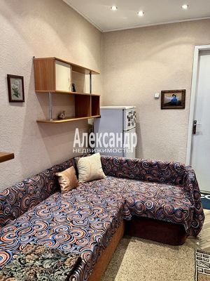 Продам долю в 4-комн. квартире, Воронежская ул, 122, Санкт-Петербург г