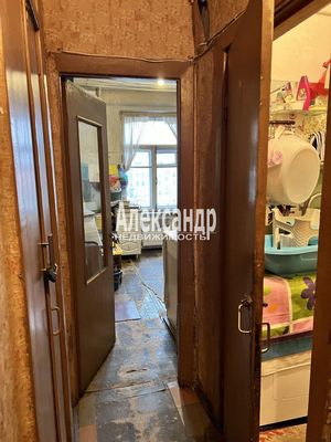 Продам долю в 4-комн. квартире, Воронежская ул, 122, Санкт-Петербург г