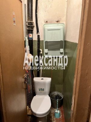Продам долю в 4-комн. квартире, Воронежская ул, 122, Санкт-Петербург г