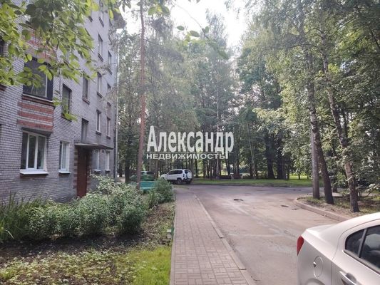 Продам двухкомнатную (2-комн.) квартиру, Колпинское ш, 8, Шушары п