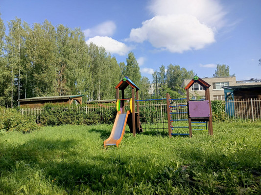 Продам двухкомнатную (2-комн.) квартиру, 42, Новый Свет п