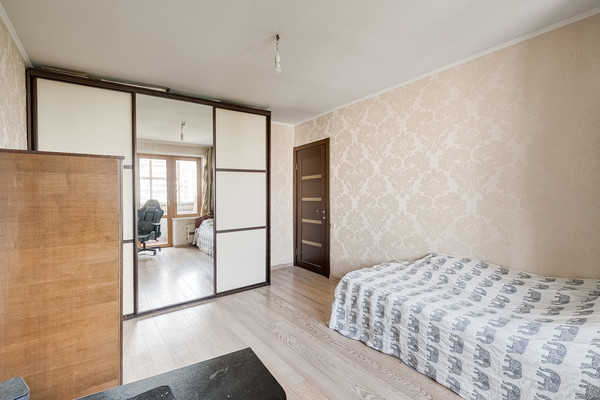 Продам трехкомнатную (3-комн.) квартиру, Челябинская ул, 4к2, Москва г