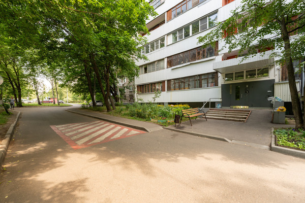 Продам трехкомнатную (3-комн.) квартиру, Челябинская ул, 4к2, Москва г