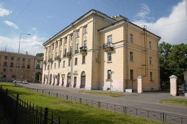 Продам двухкомнатную (2-комн.) квартиру, Среднеохтинский пр-кт, 9, Санкт-Петербург г