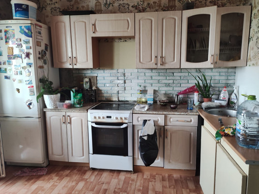 Продам двухкомнатную (2-комн.) квартиру, Земская ул, 15, Чехов г
