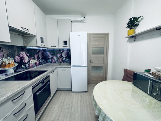 Продам однокомнатную (1-комн.) квартиру, Воронцовский б-р, 11к5, Бугры п