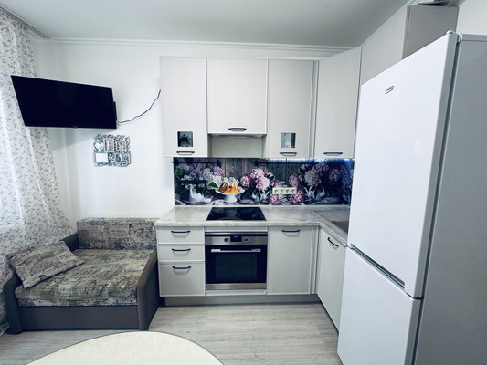 Продам однокомнатную (1-комн.) квартиру, Воронцовский б-р, 11к5, Бугры п
