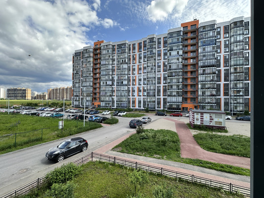Продам однокомнатную (1-комн.) квартиру, Воронцовский б-р, 11к5, Бугры п
