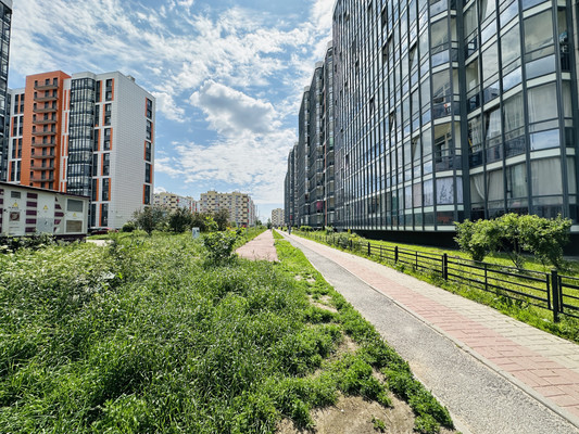 Продам однокомнатную (1-комн.) квартиру, Воронцовский б-р, 11к5, Бугры п