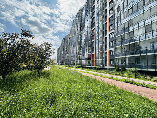 Продам однокомнатную (1-комн.) квартиру, Воронцовский б-р, 11к5, Бугры п